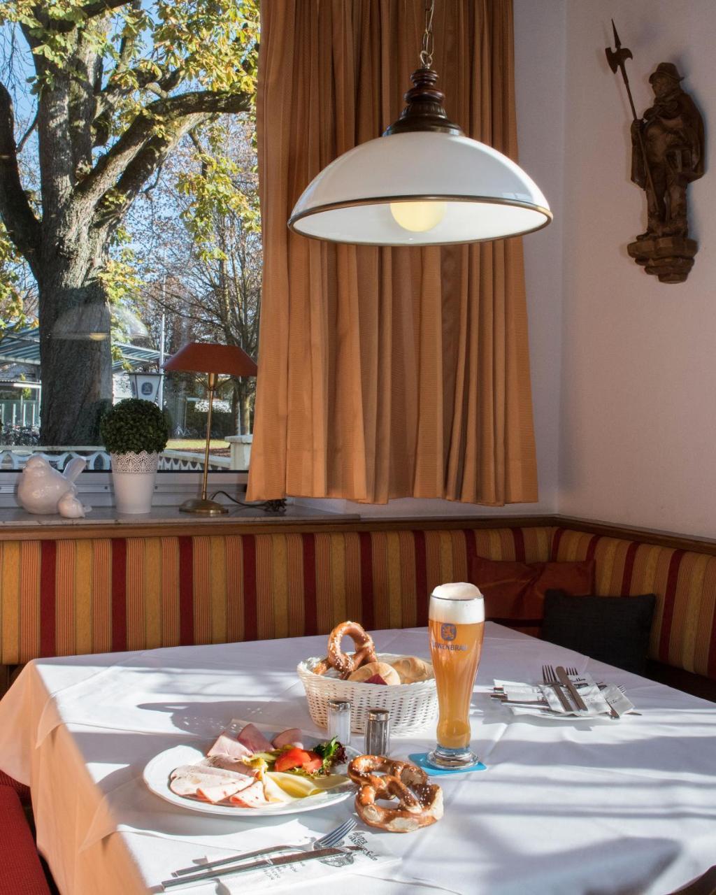 Hotel Und Gasthof Soller Ismaning Exteriör bild